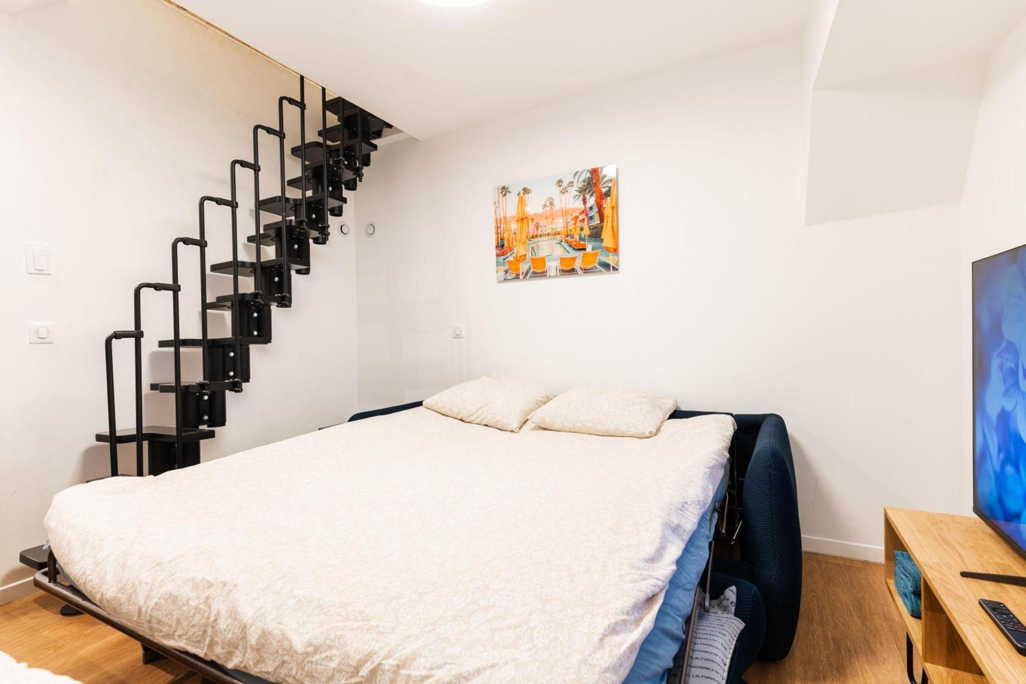Loft 4 Bedroom Montmartre Pigalle Ac By Lcc Agency Parigi Esterno foto